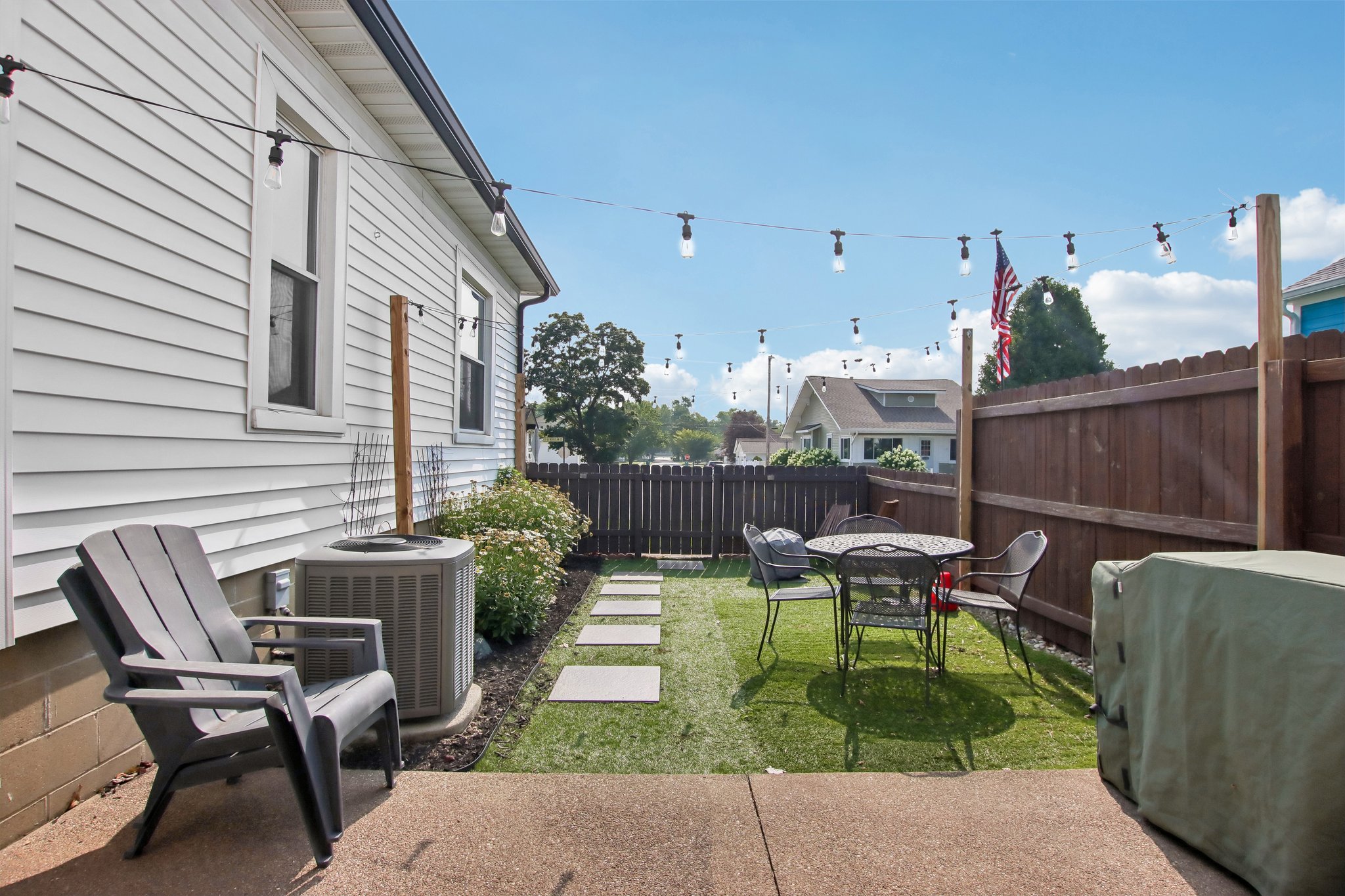 N Meridian St-S2807-046.jpg