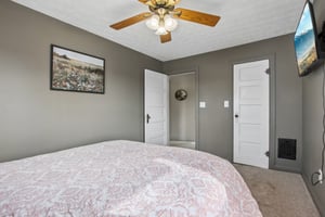 N Meridian St-S2807-030.jpg