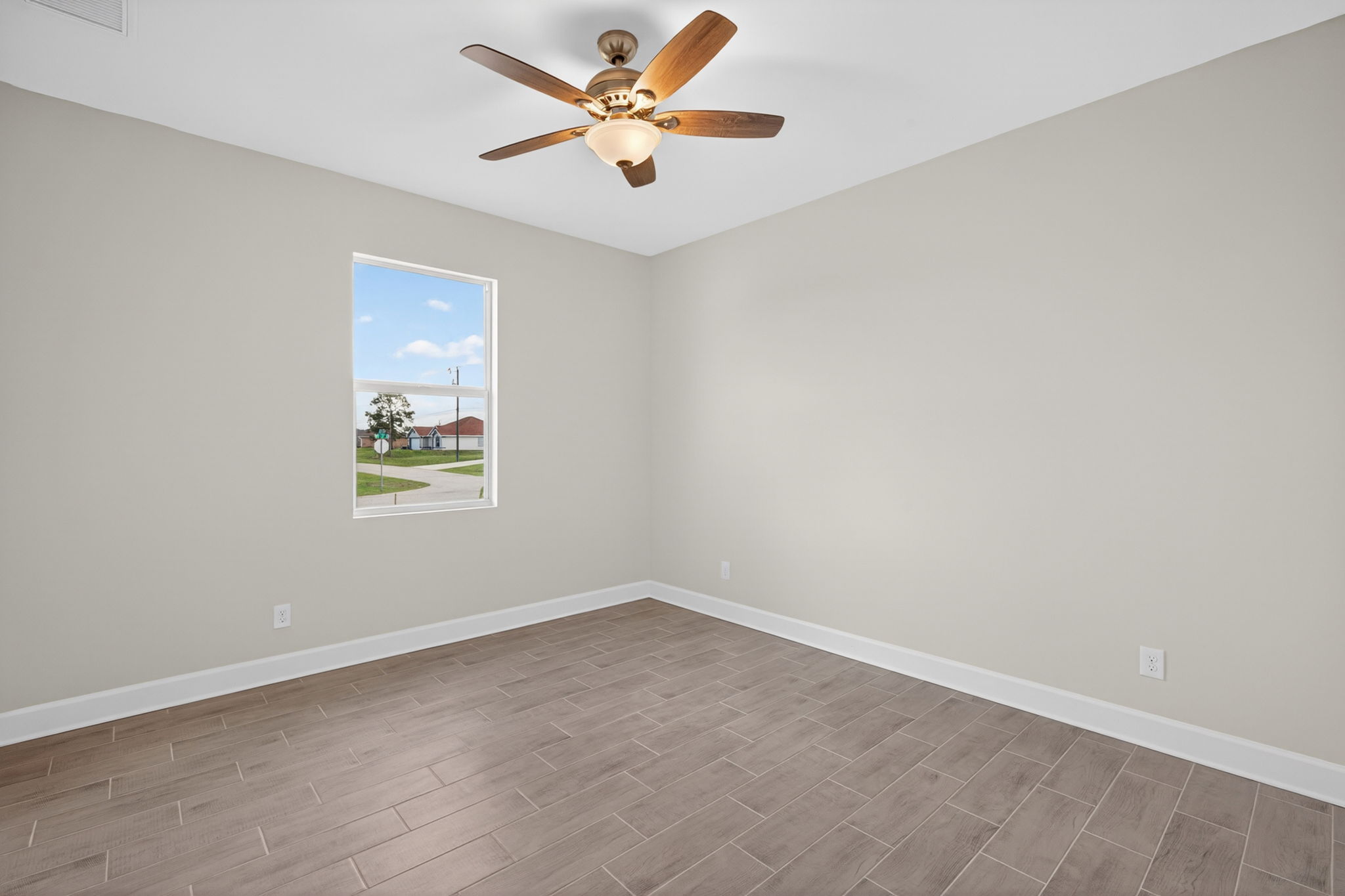 Guest Bedroom 3 of 6