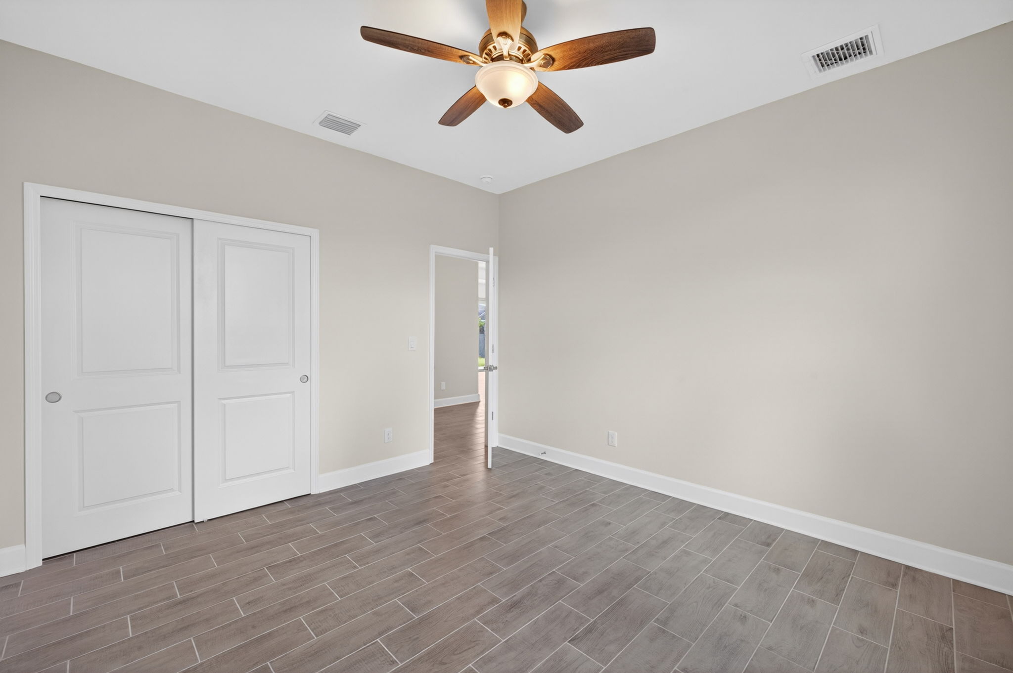 Guest Bedroom 4 of 6