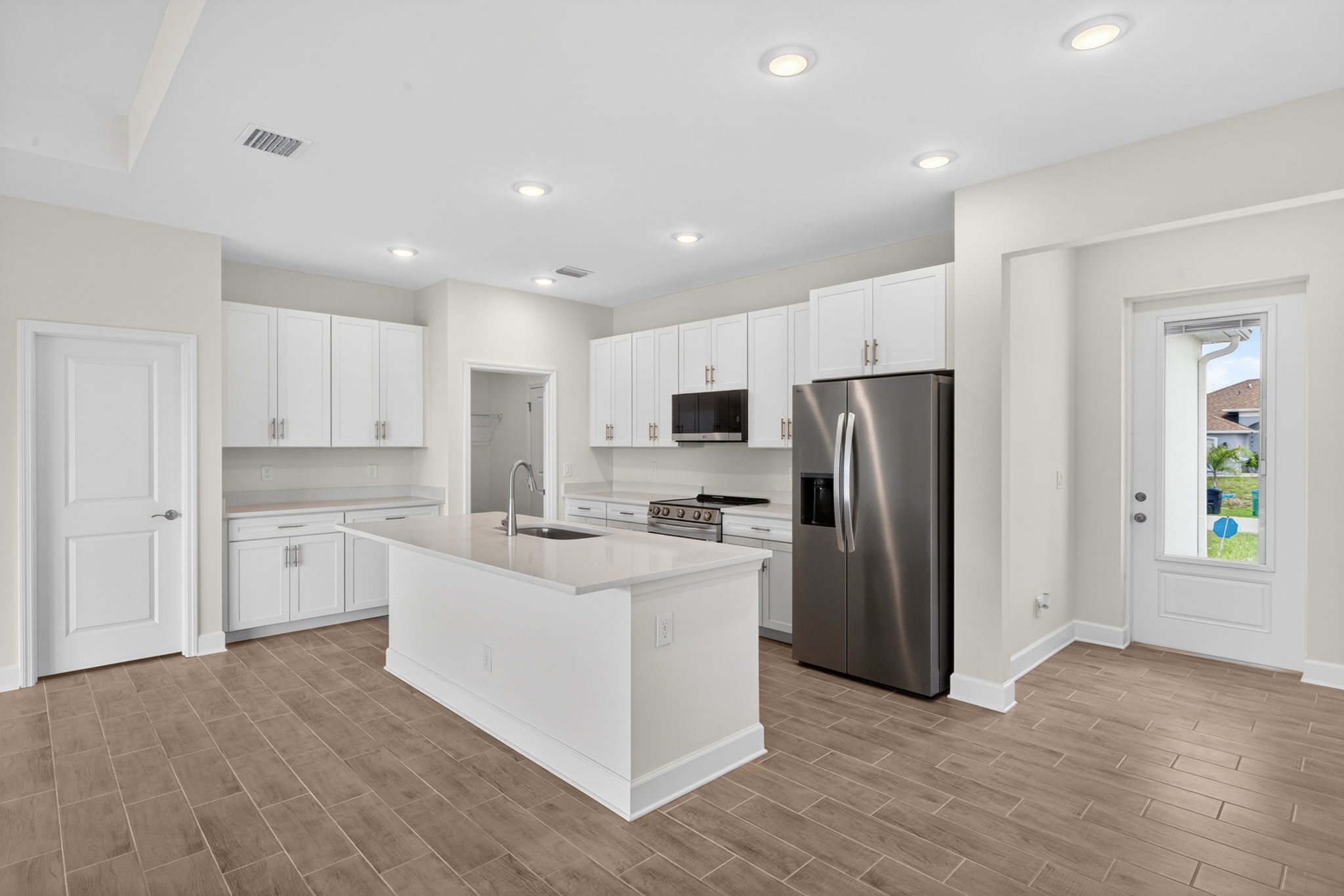 Kitchen 1 of 2