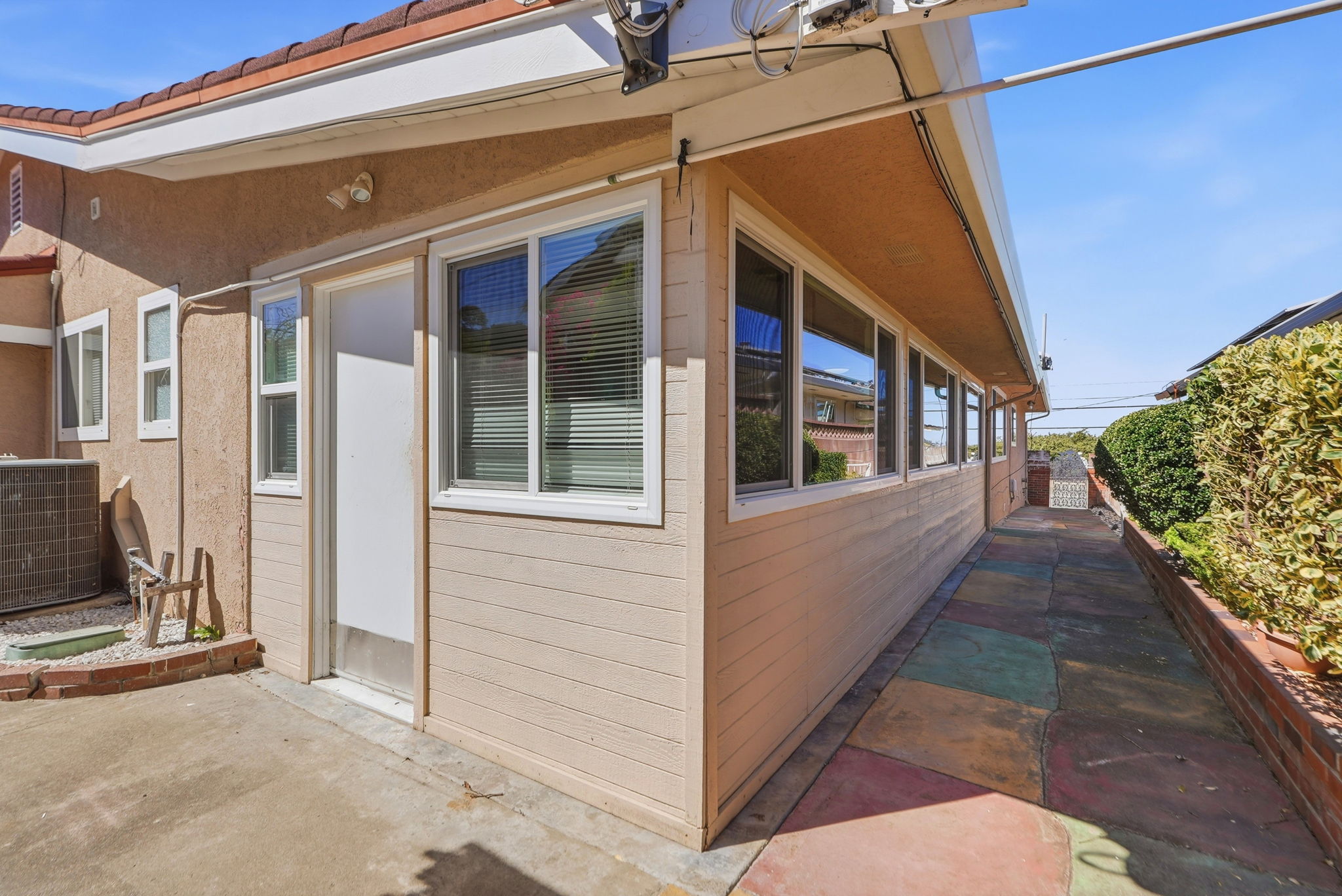 056_F8_1204 Vistagrand Dr