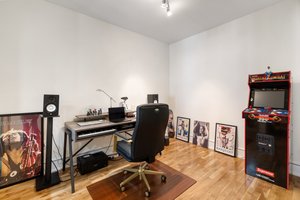  Photo 8