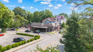 Tik-Tok Lounge, Walking Distance