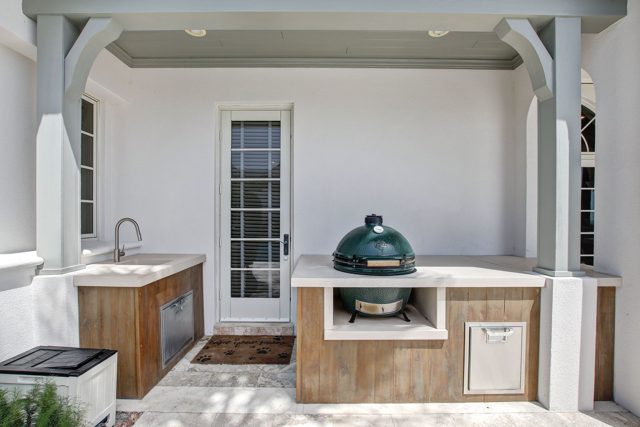 Outdoor Kitchen