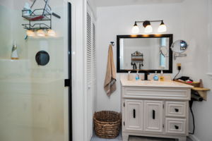 Master Bathroom1b