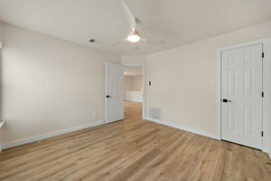  Photo 37