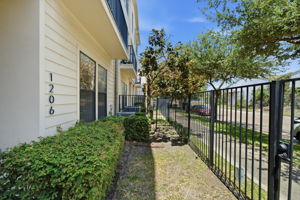  Photo 33