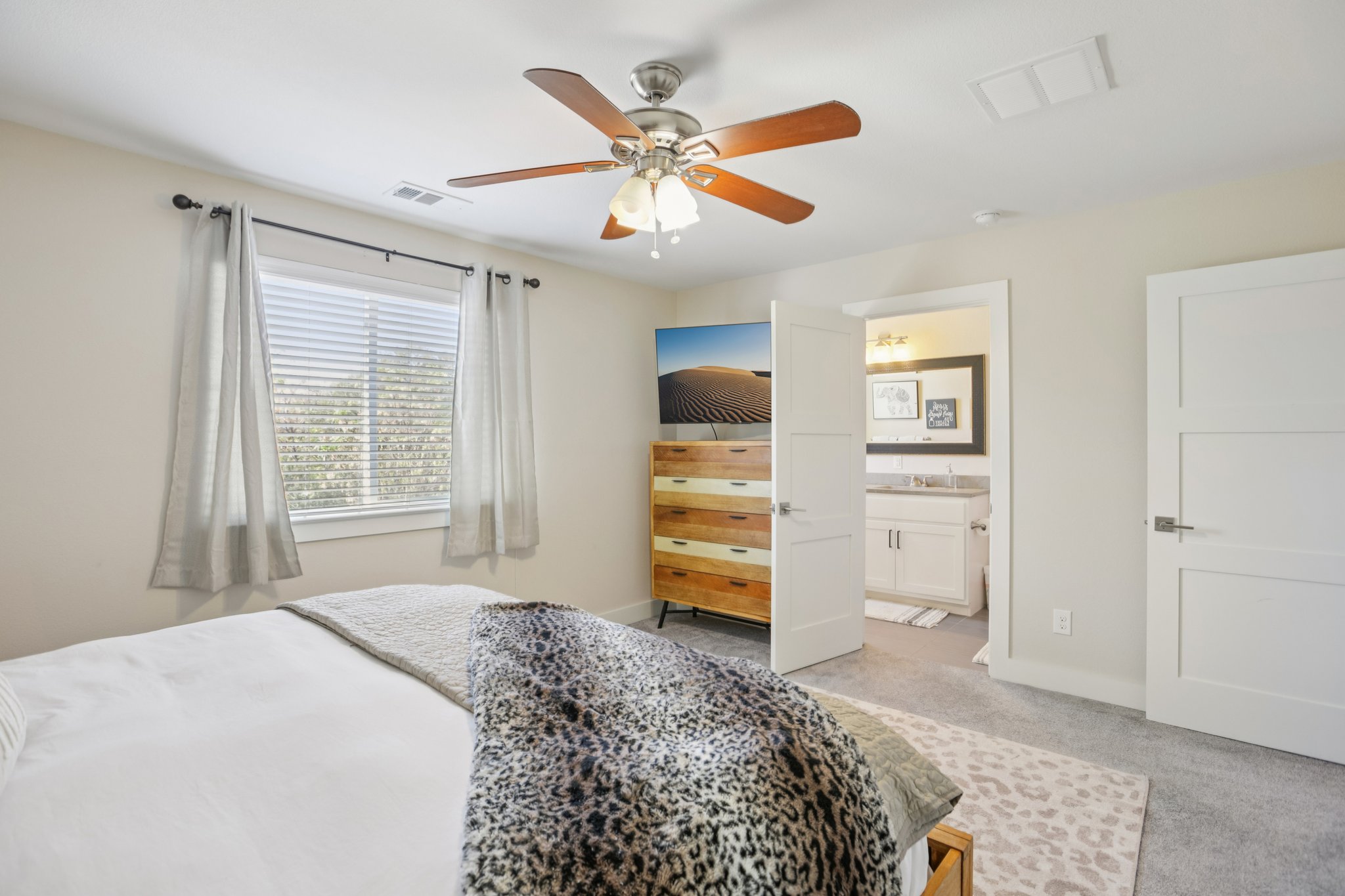 Deloney St B-S1012-032.jpg