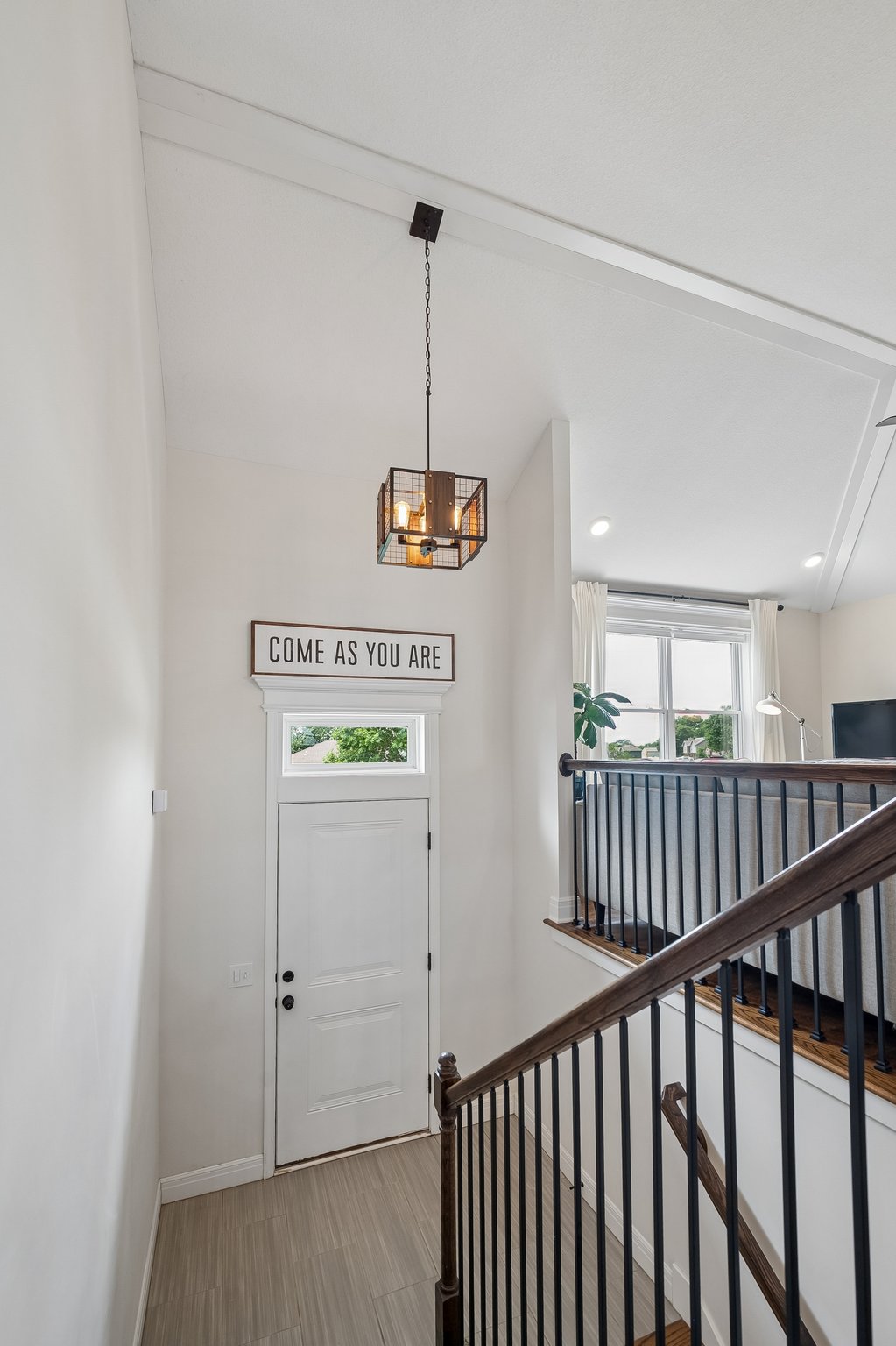 9213 - 1206 Viola St_002.jpg