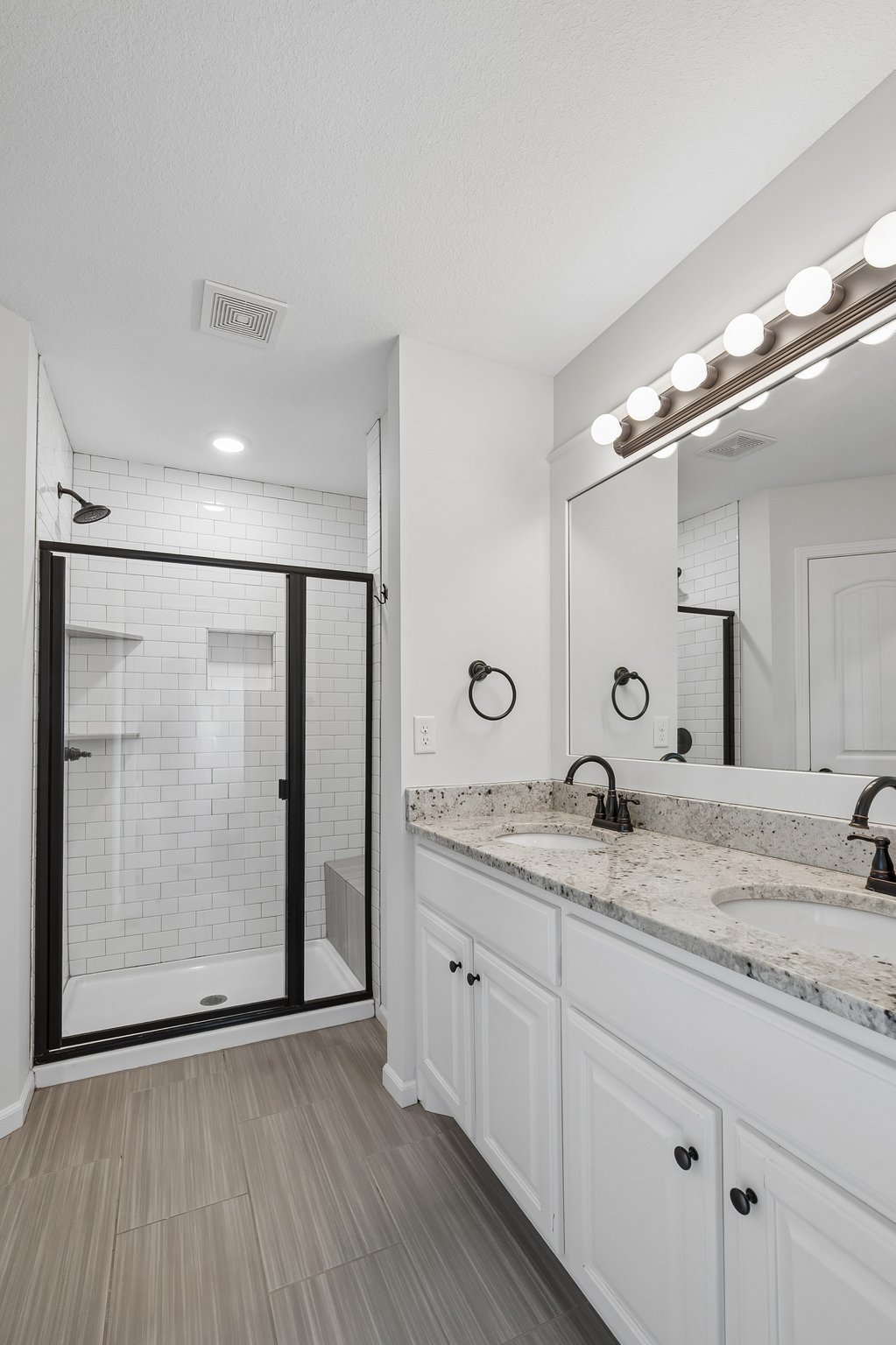 9213 - 1206 Viola St_017.jpg