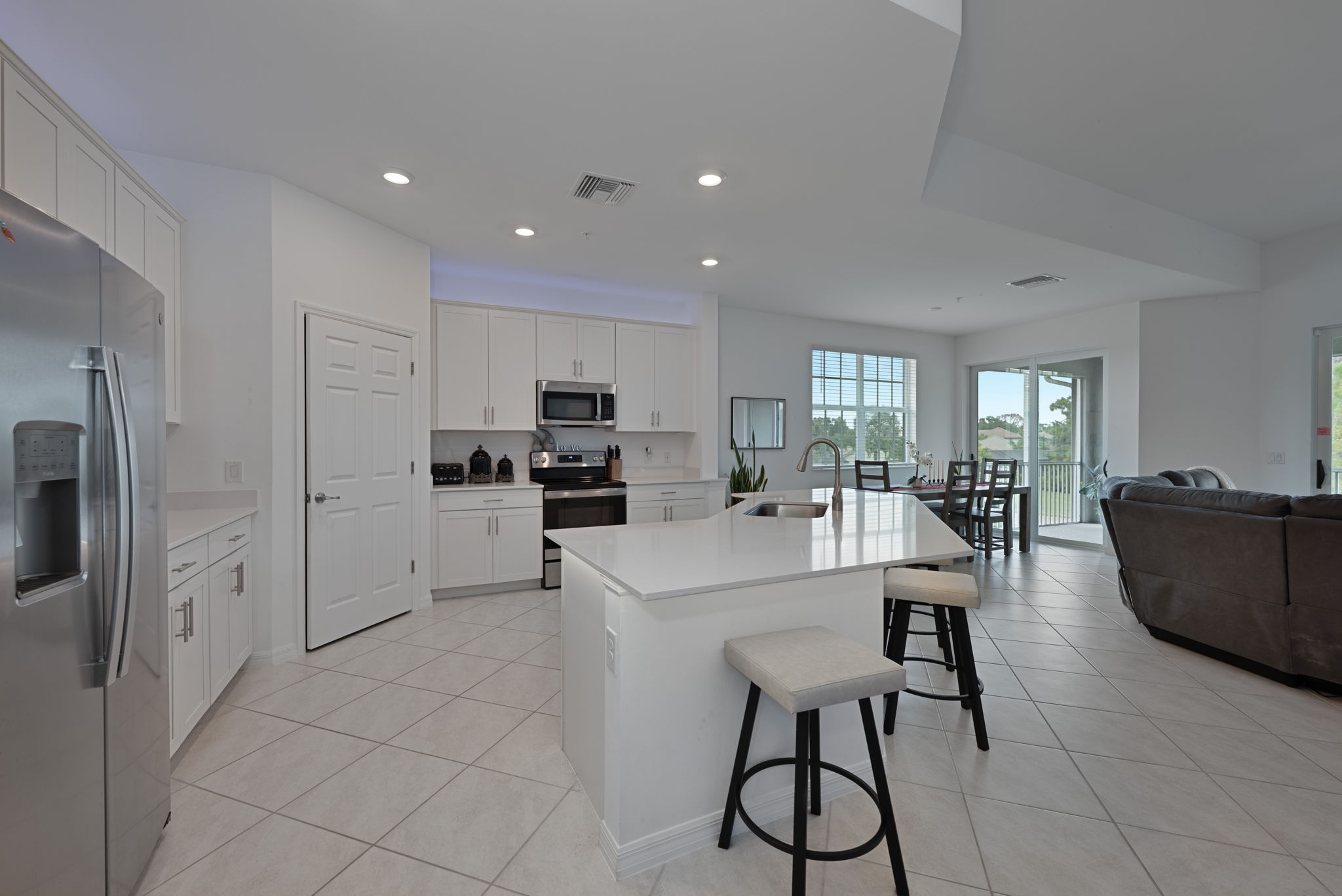 Breakfast Bar - Kitchen