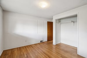 Lakeside Pl-S1902-020.jpg