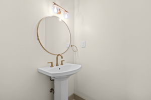  Photo 32