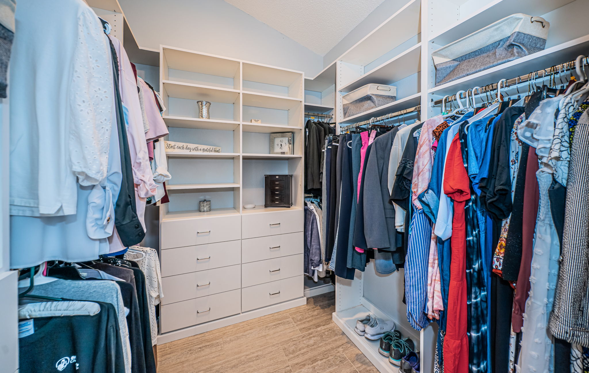 Master Bedroom Walk-in Closet1a