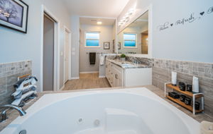 Master Bathroom1c