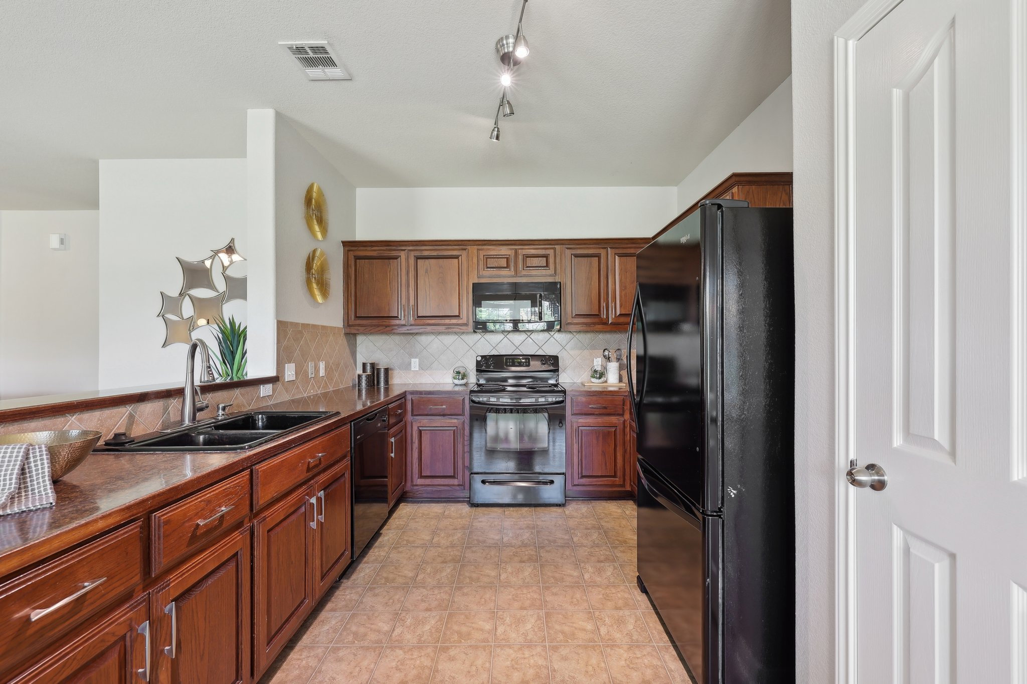 Tricia Cove-2405-016.jpg