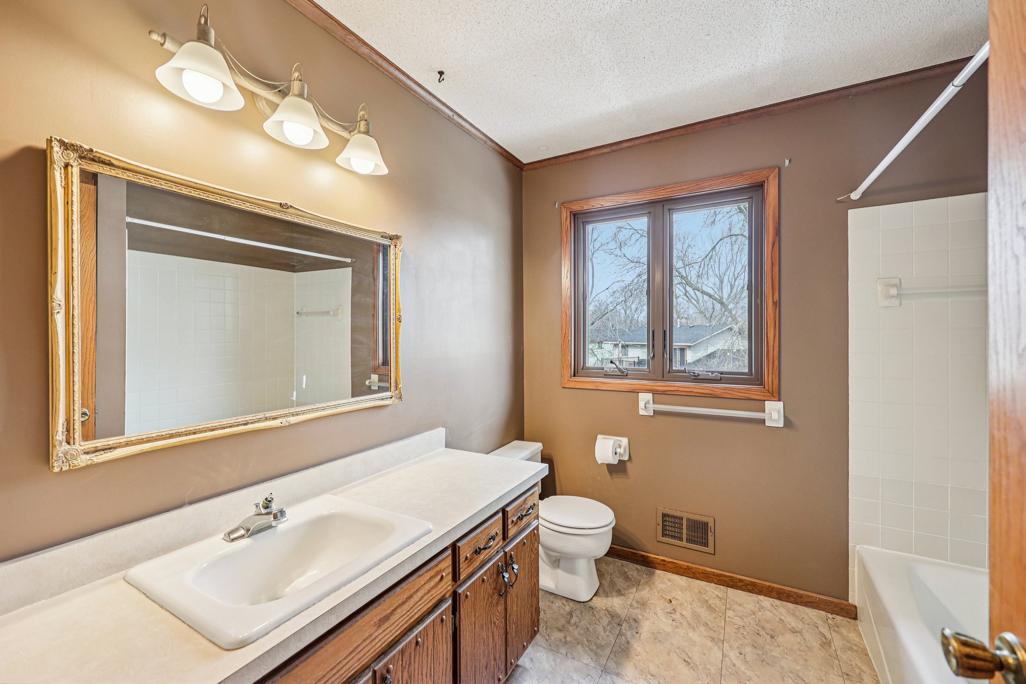 Meadowlark Ct-S1902-036.jpg