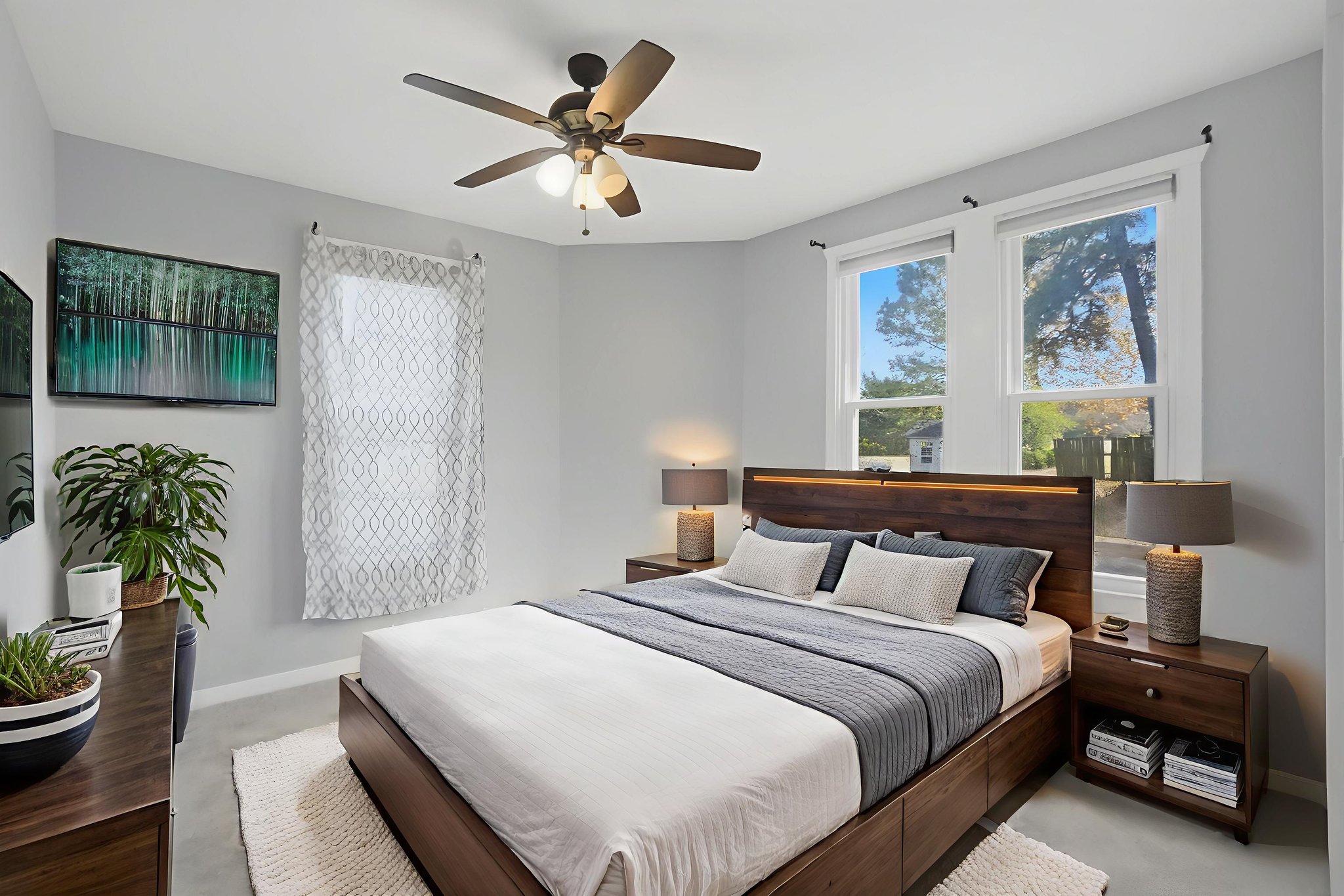 DSC03826 virtually staged.jpeg