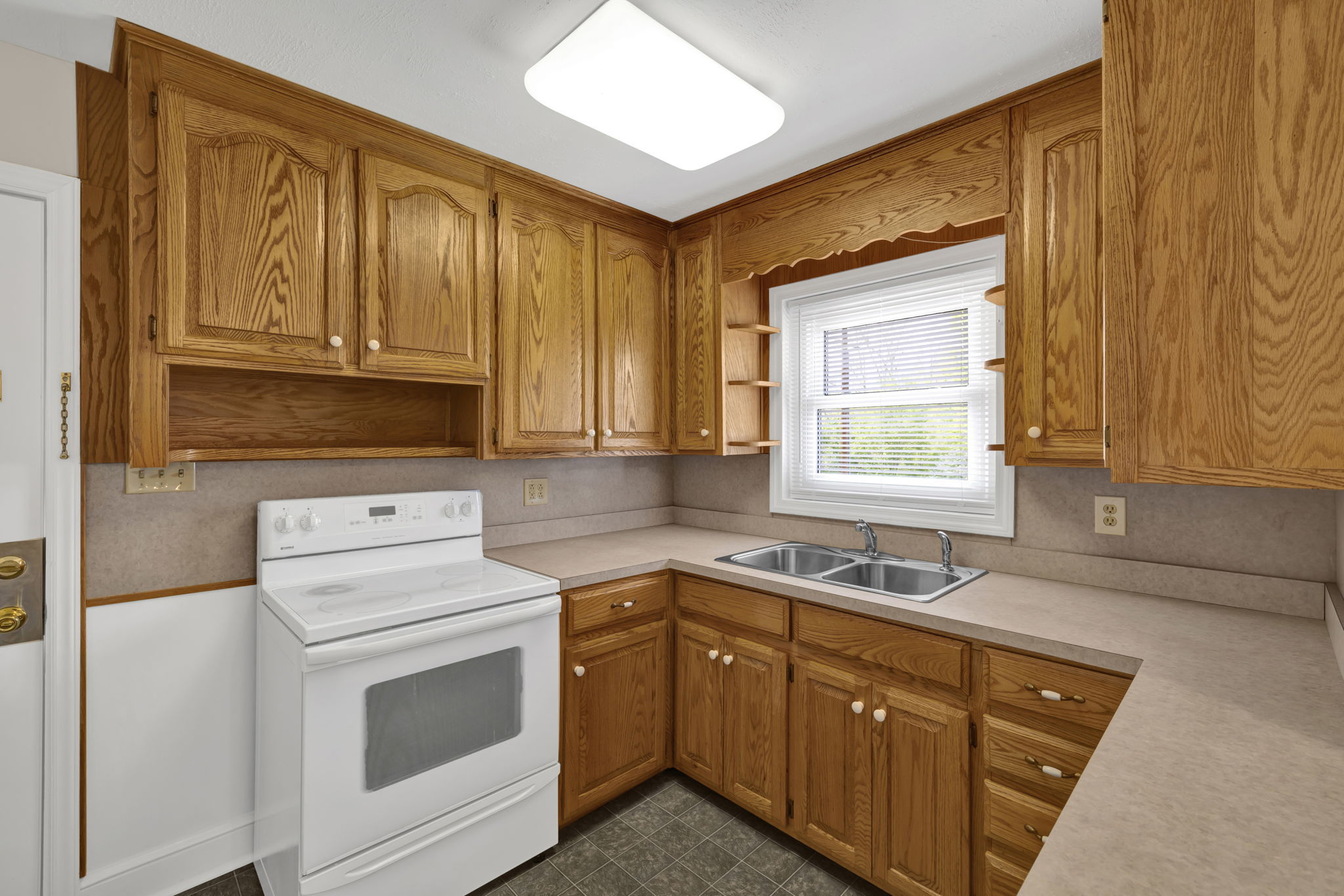14-web-or-mls-1208 Harris St-14