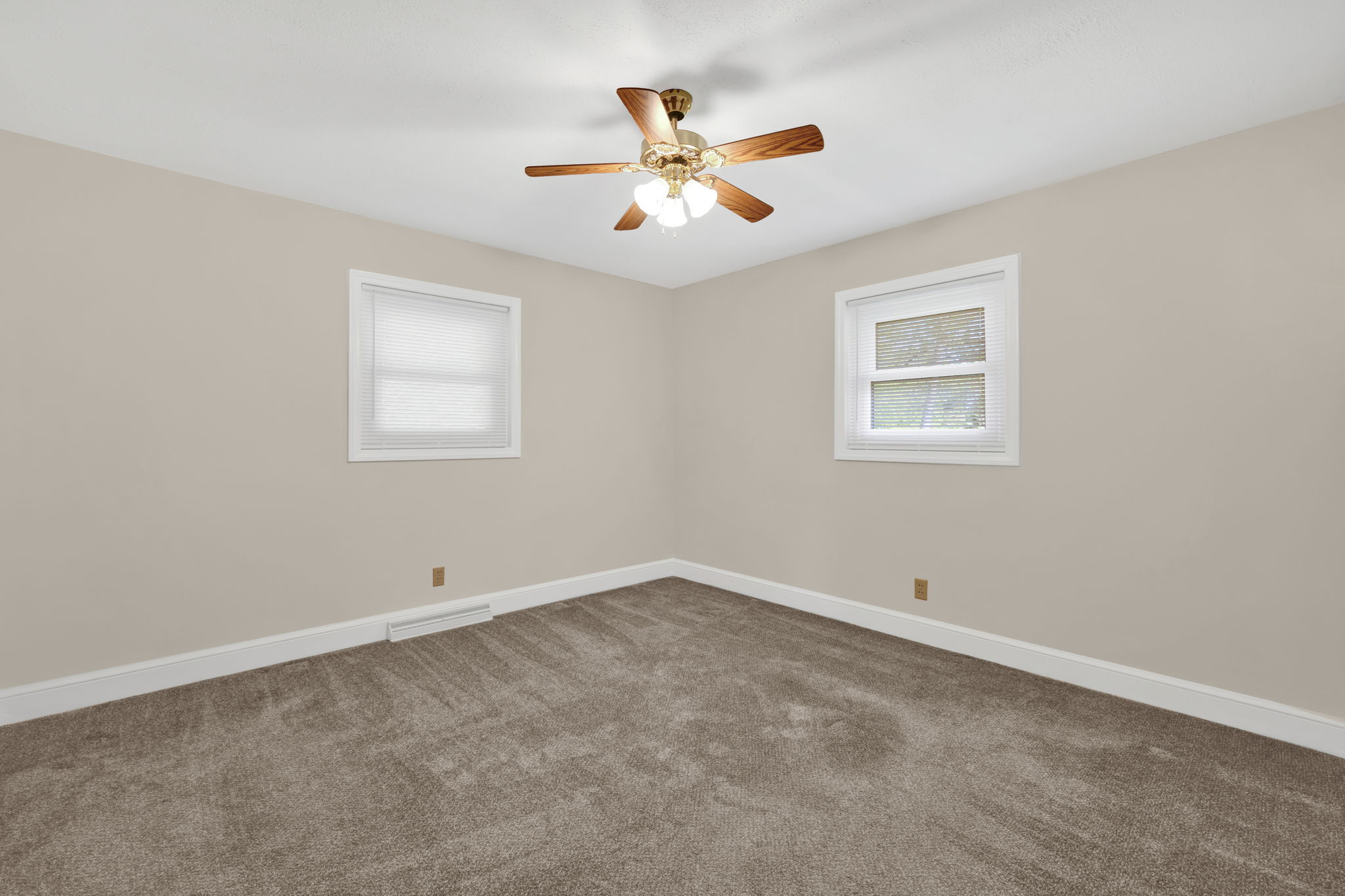 23-web-or-mls-1208 Harris St-23