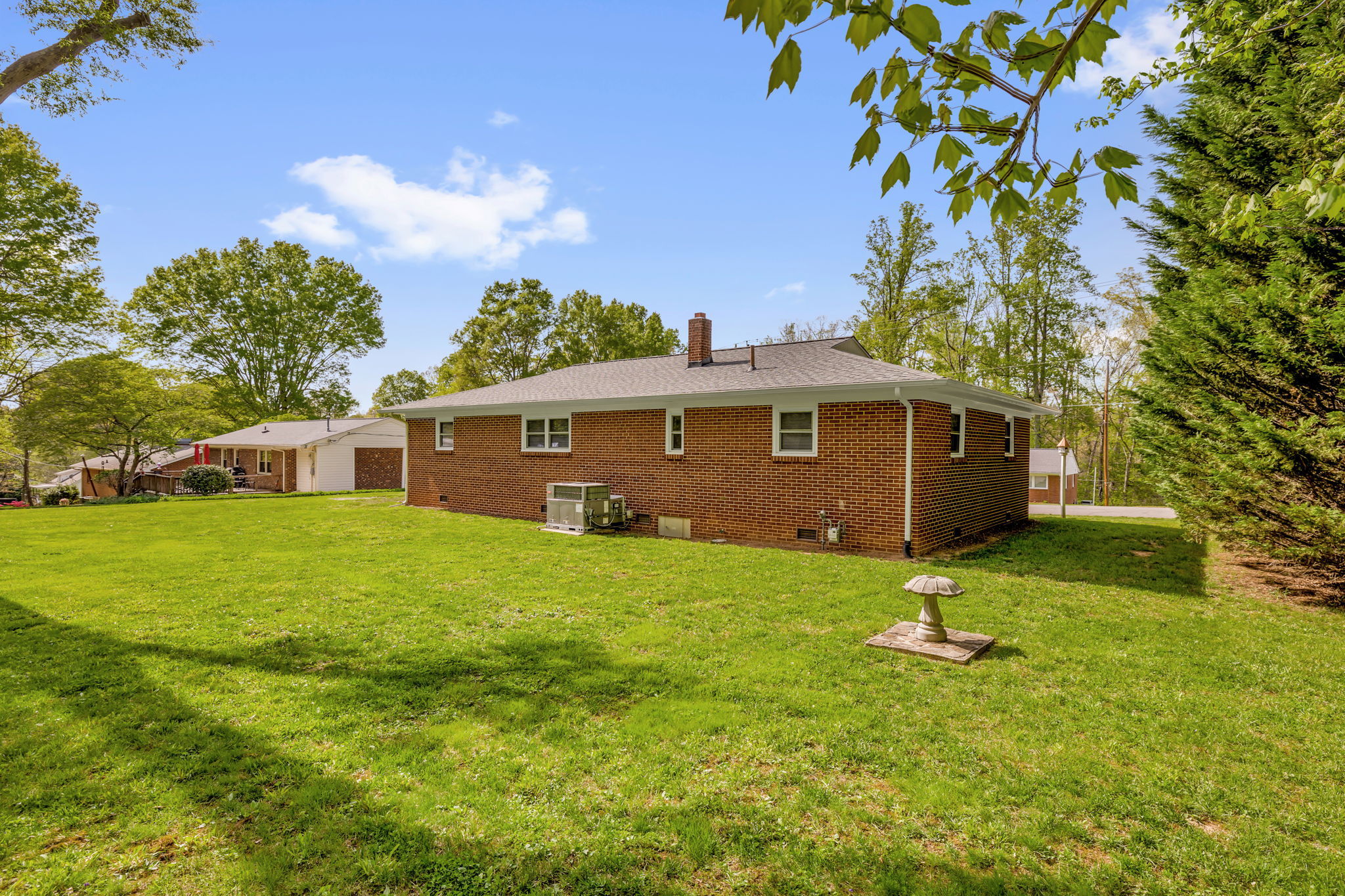 28-web-or-mls-1208 Harris St-28