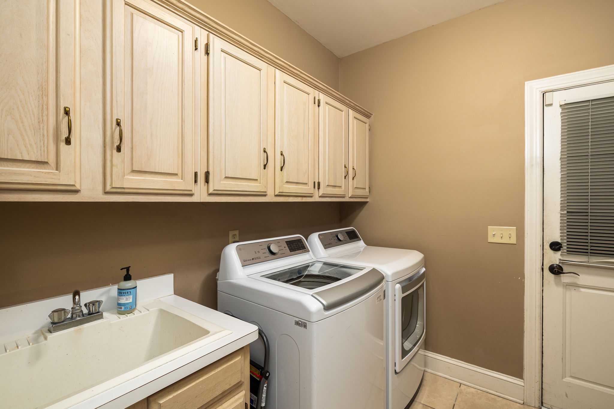 1208 Westminster Dr-34