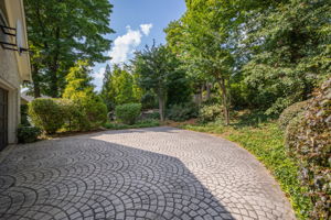 1208 Westminster Dr-40
