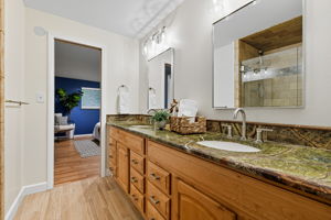  Photo 44