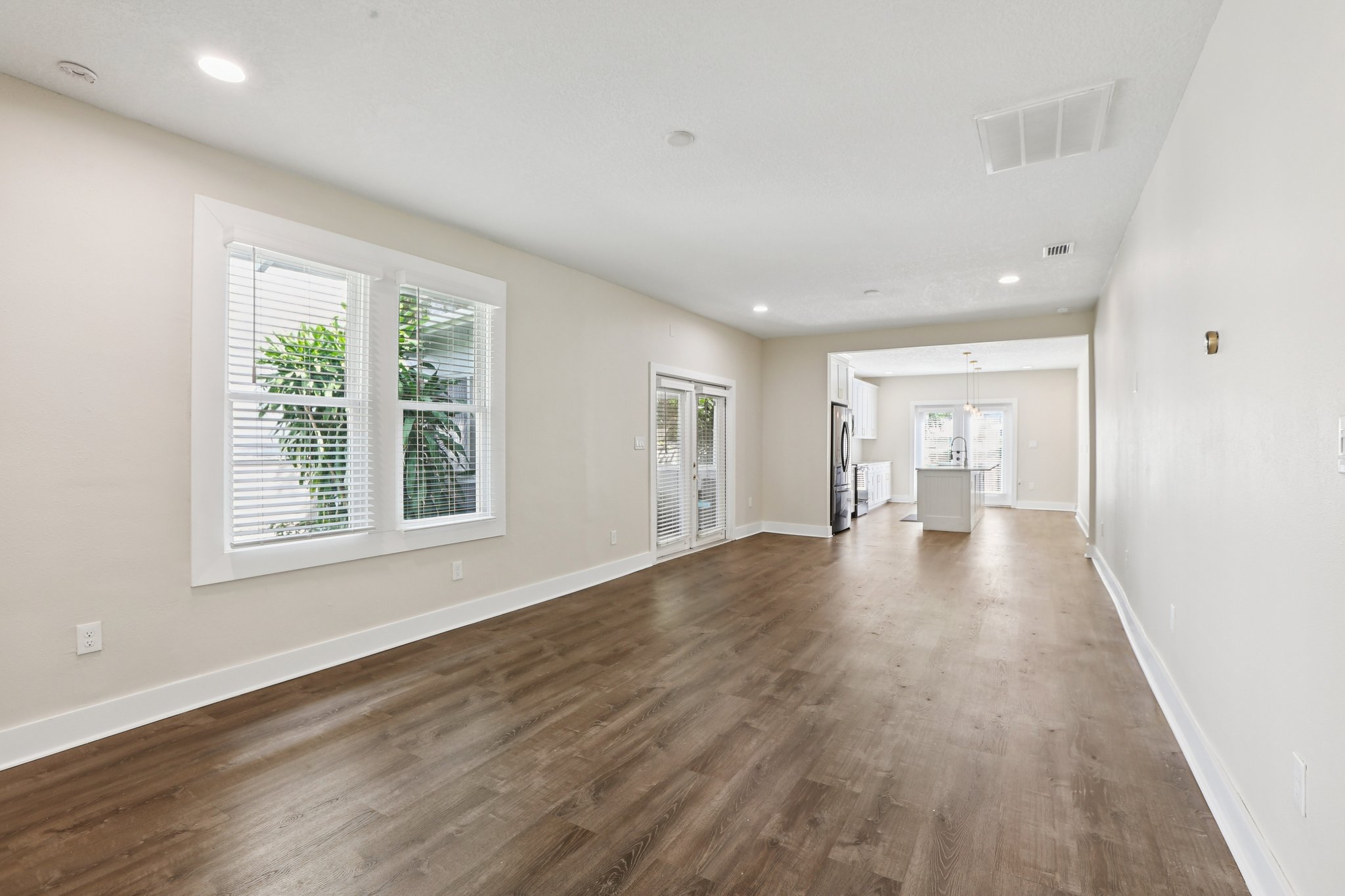 E 17th Ave-S2509-015.jpg