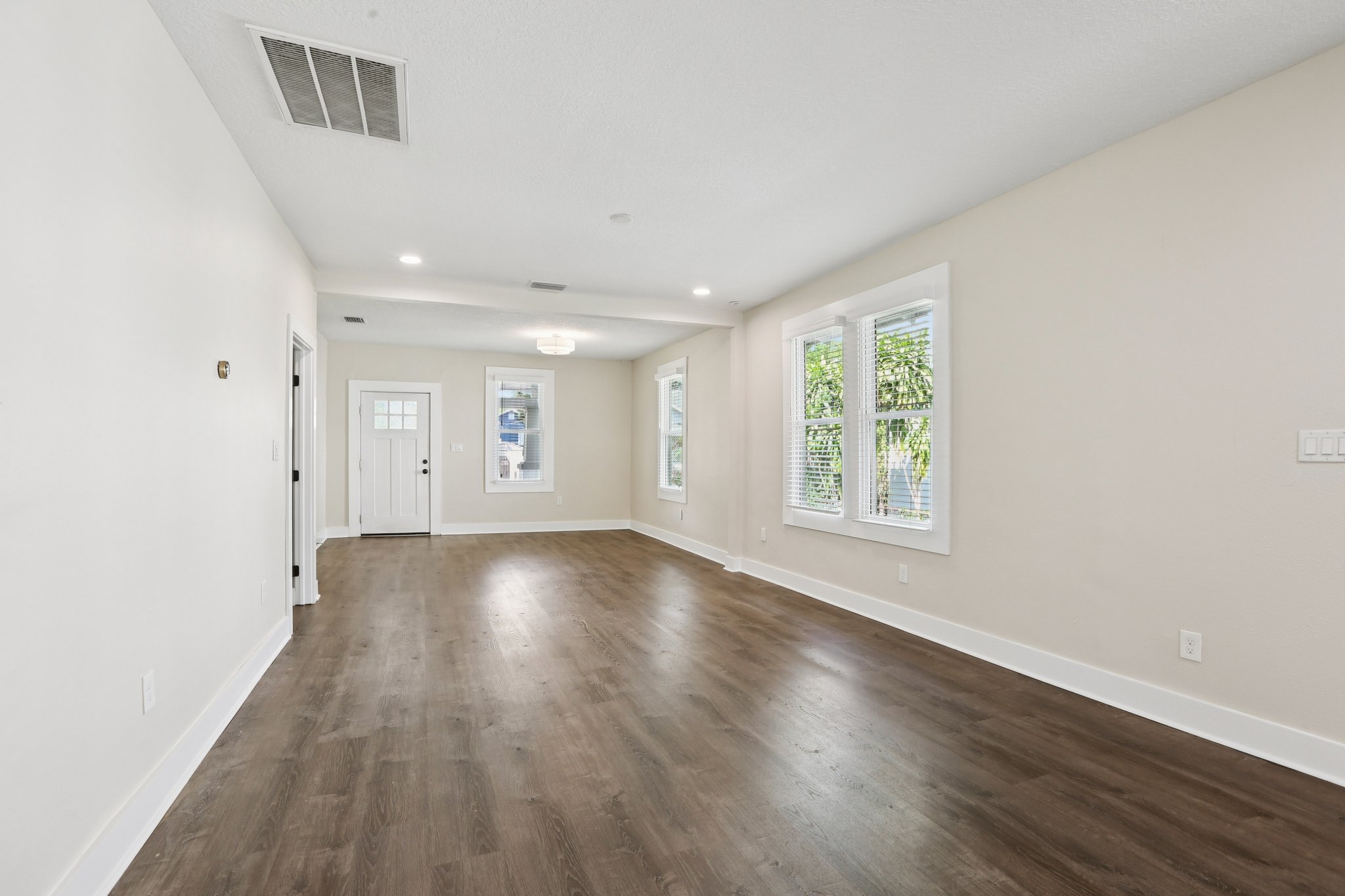 E 17th Ave-S2509-016.jpg