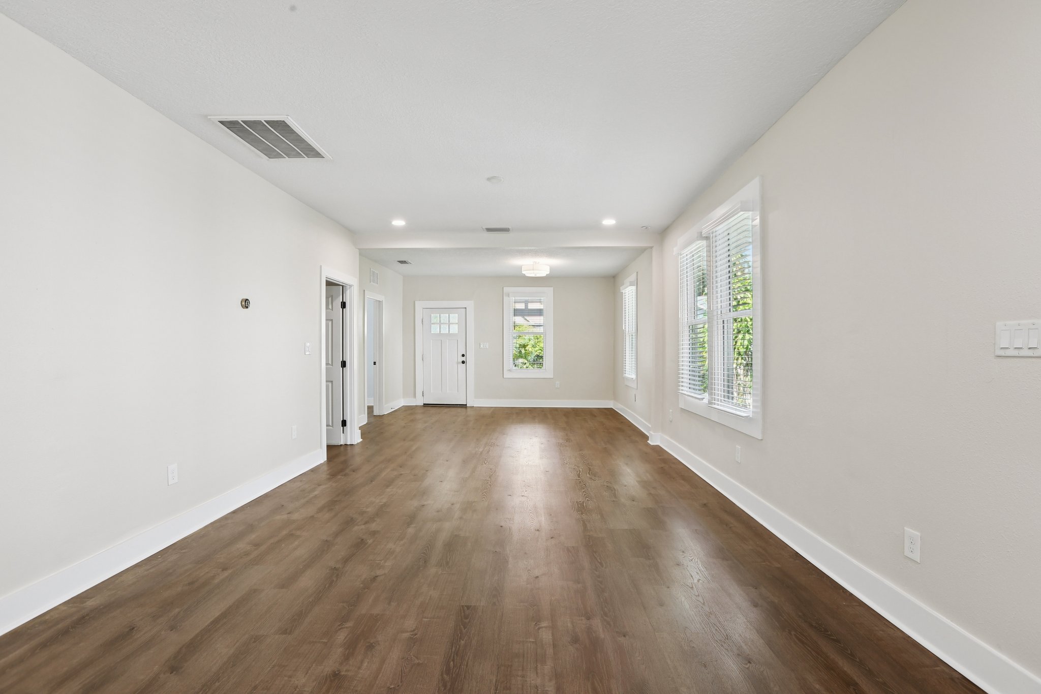 E 17th Ave-S2509-017.jpg