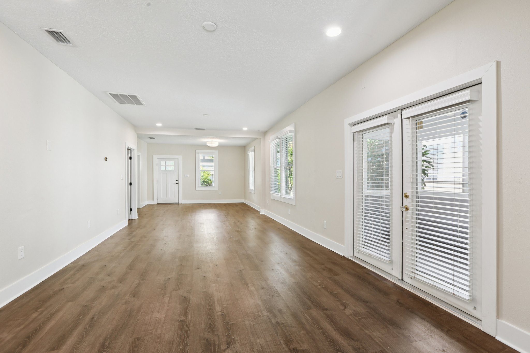 E 17th Ave-S2509-018.jpg