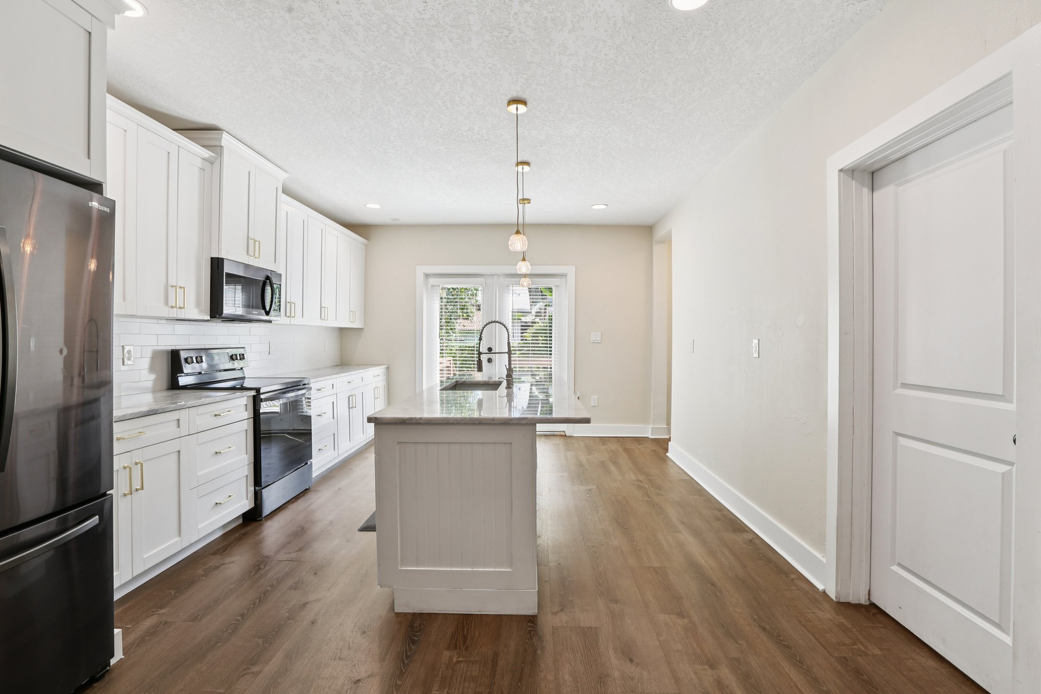 E 17th Ave-S2509-019.jpg