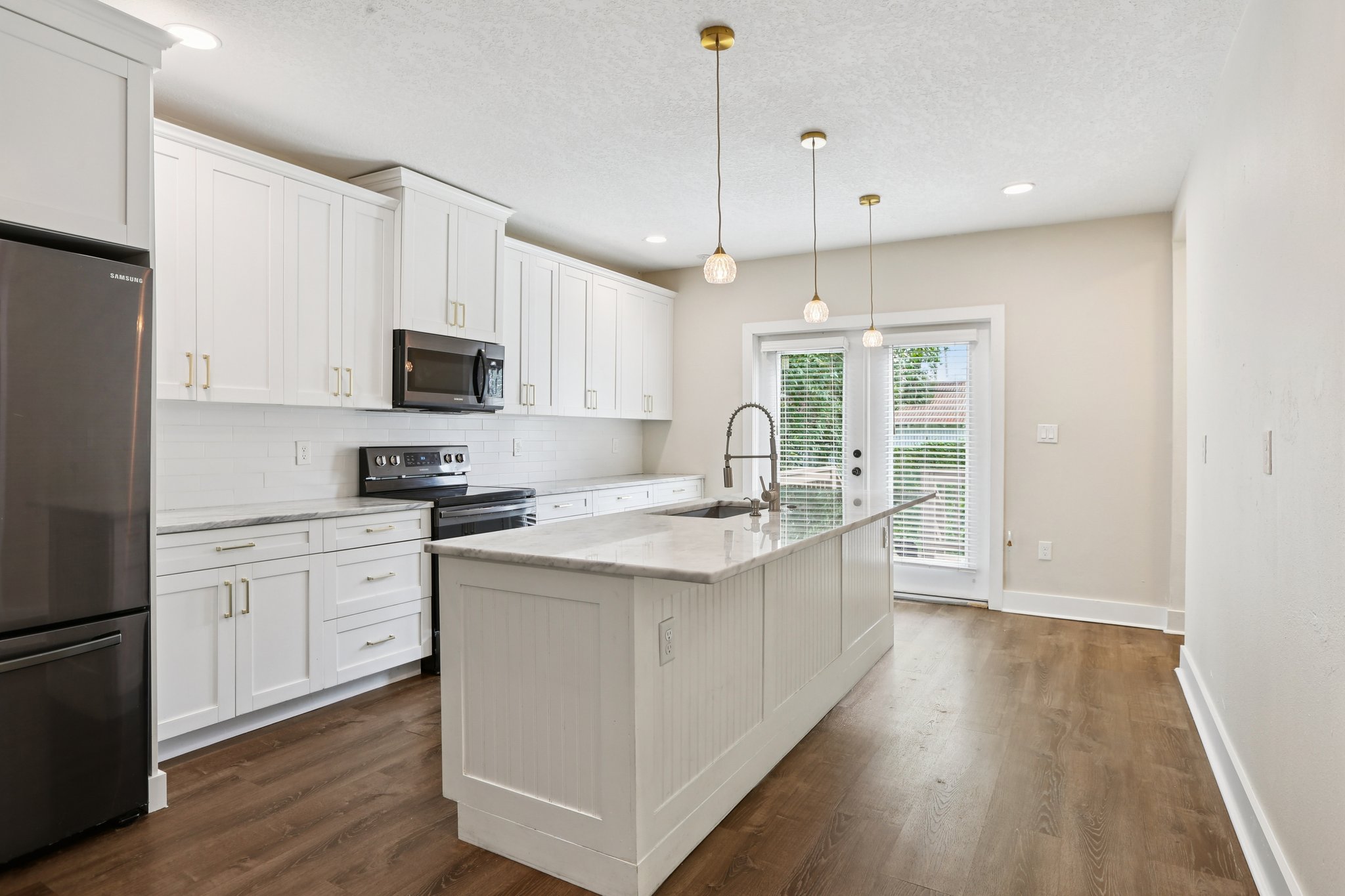 E 17th Ave-S2509-020.jpg