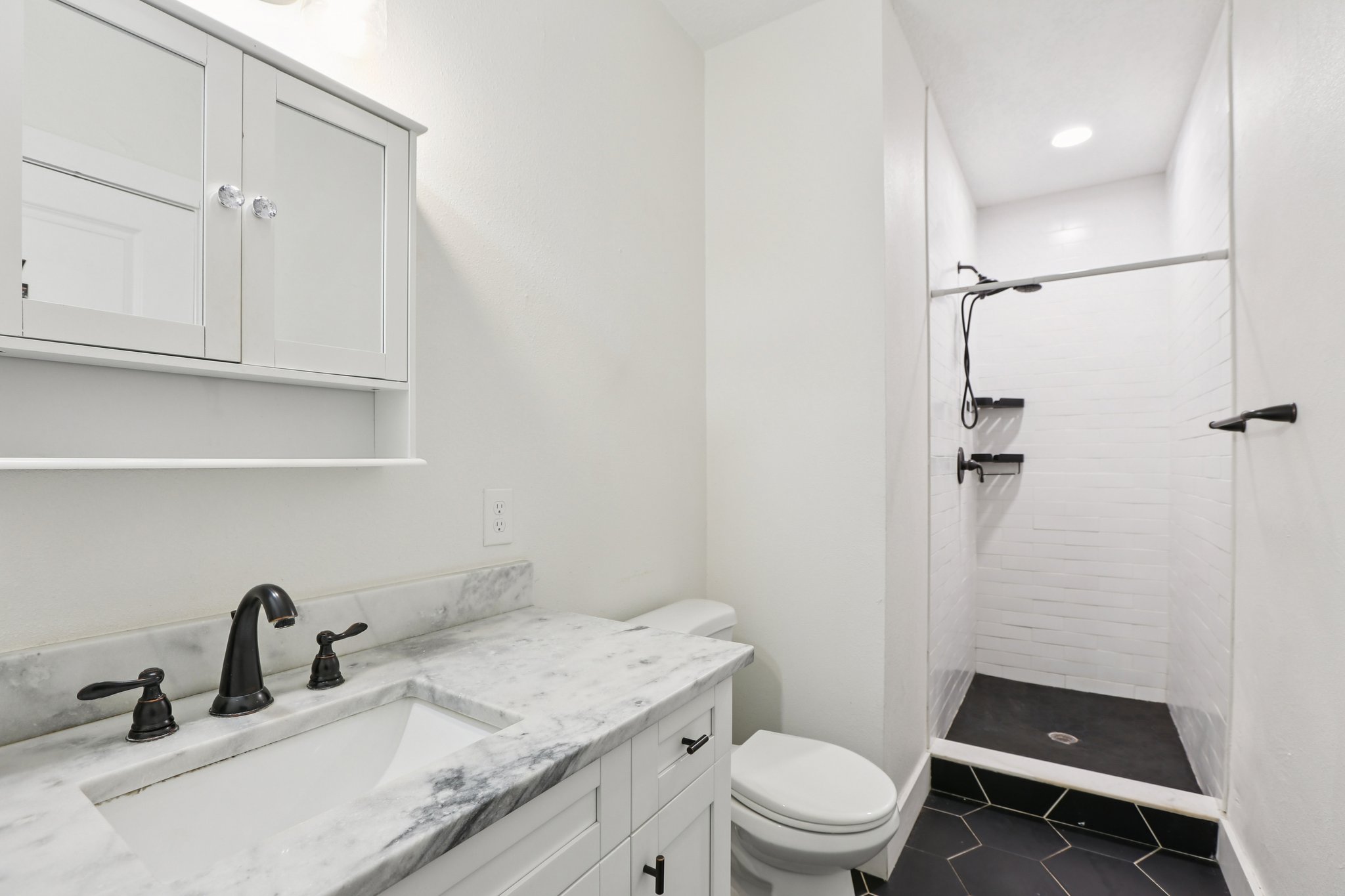 E 17th Ave-S2509-029.jpg