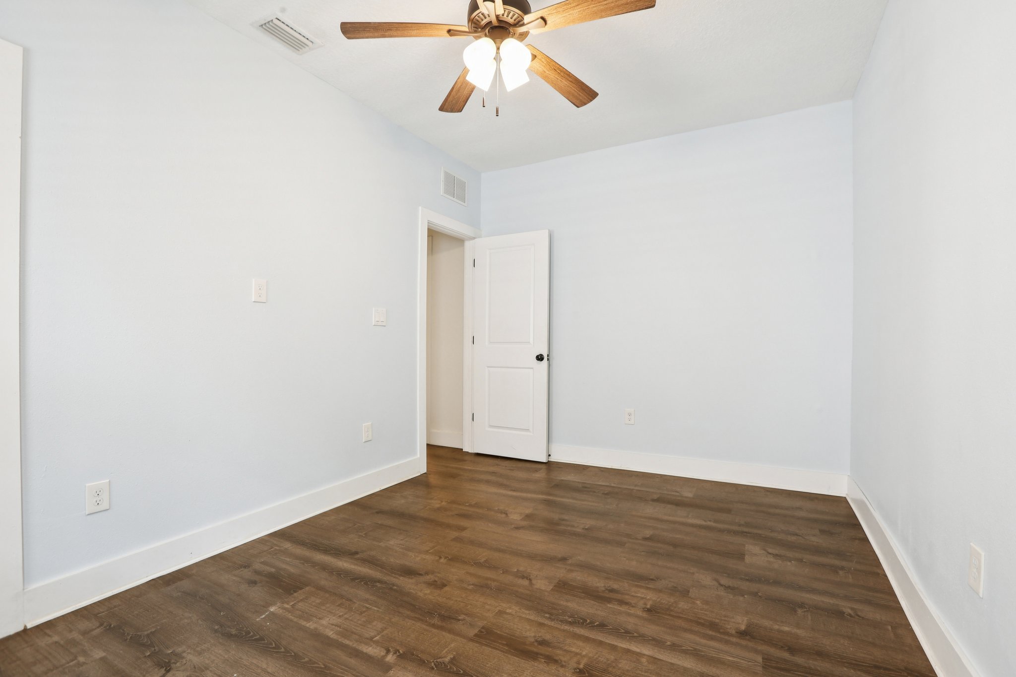 E 17th Ave-S2509-039.jpg