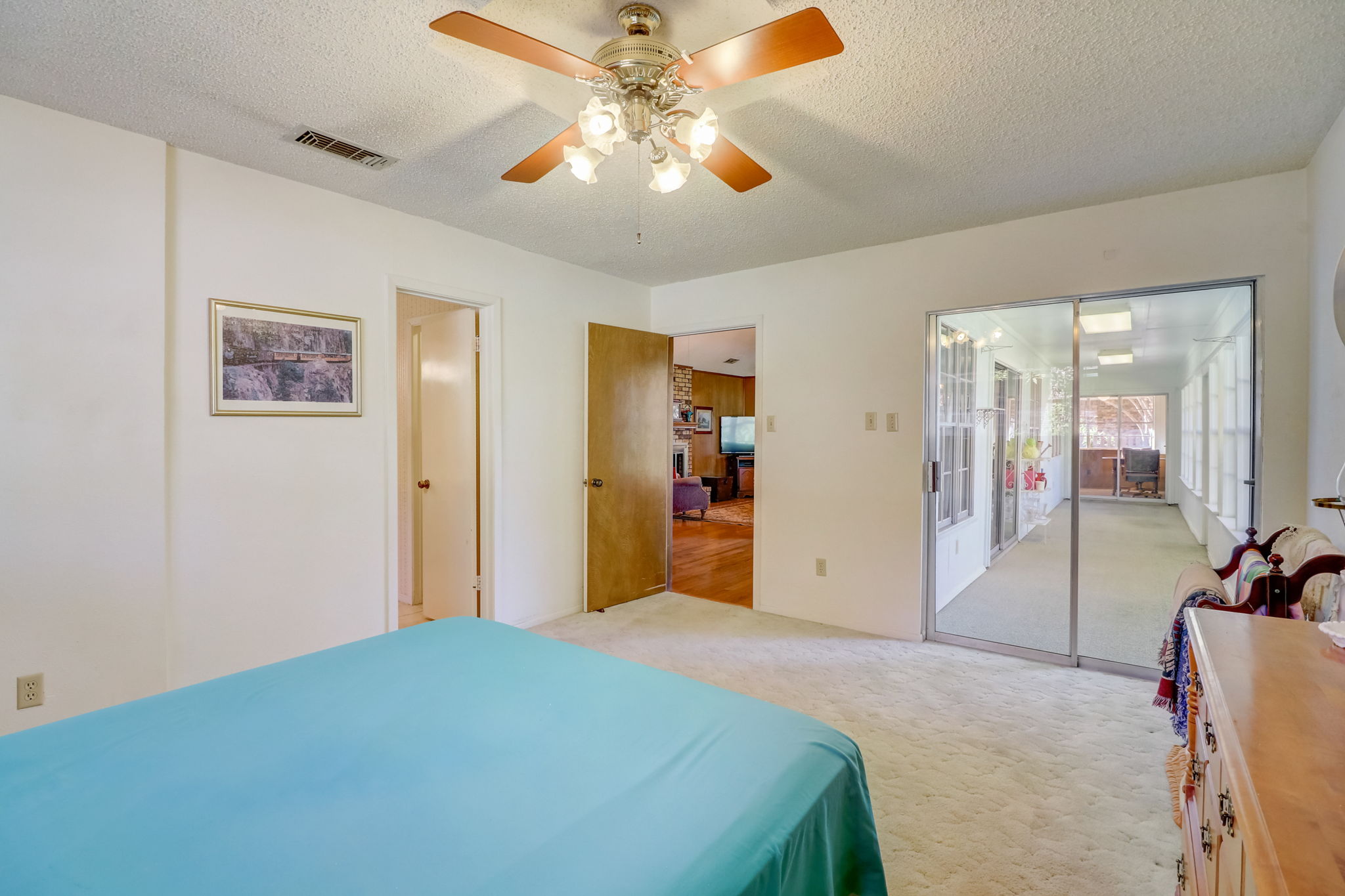 Lansdowne Dr-027