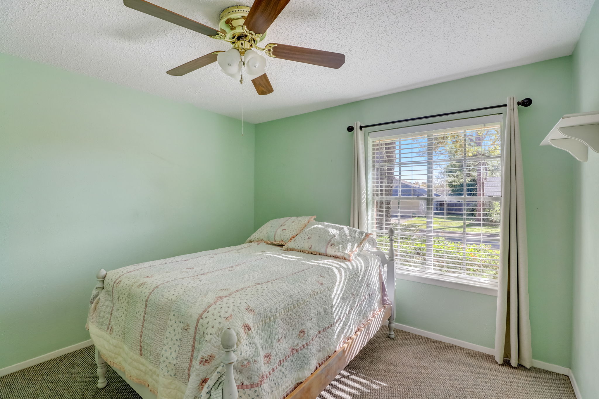 Lansdowne Dr-018