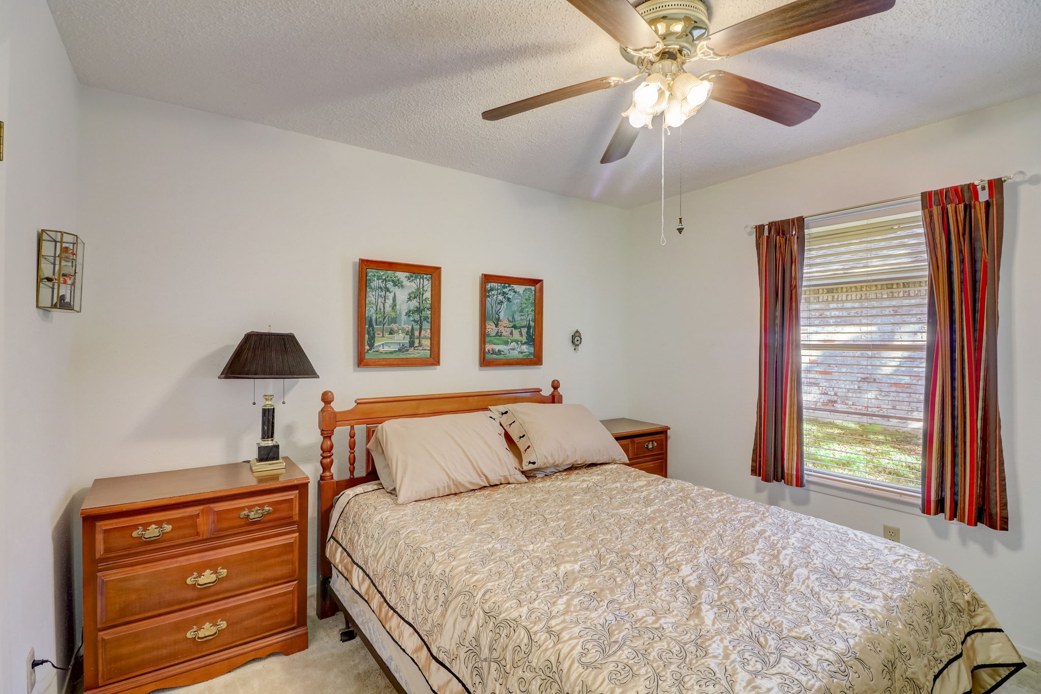 Lansdowne Dr-014