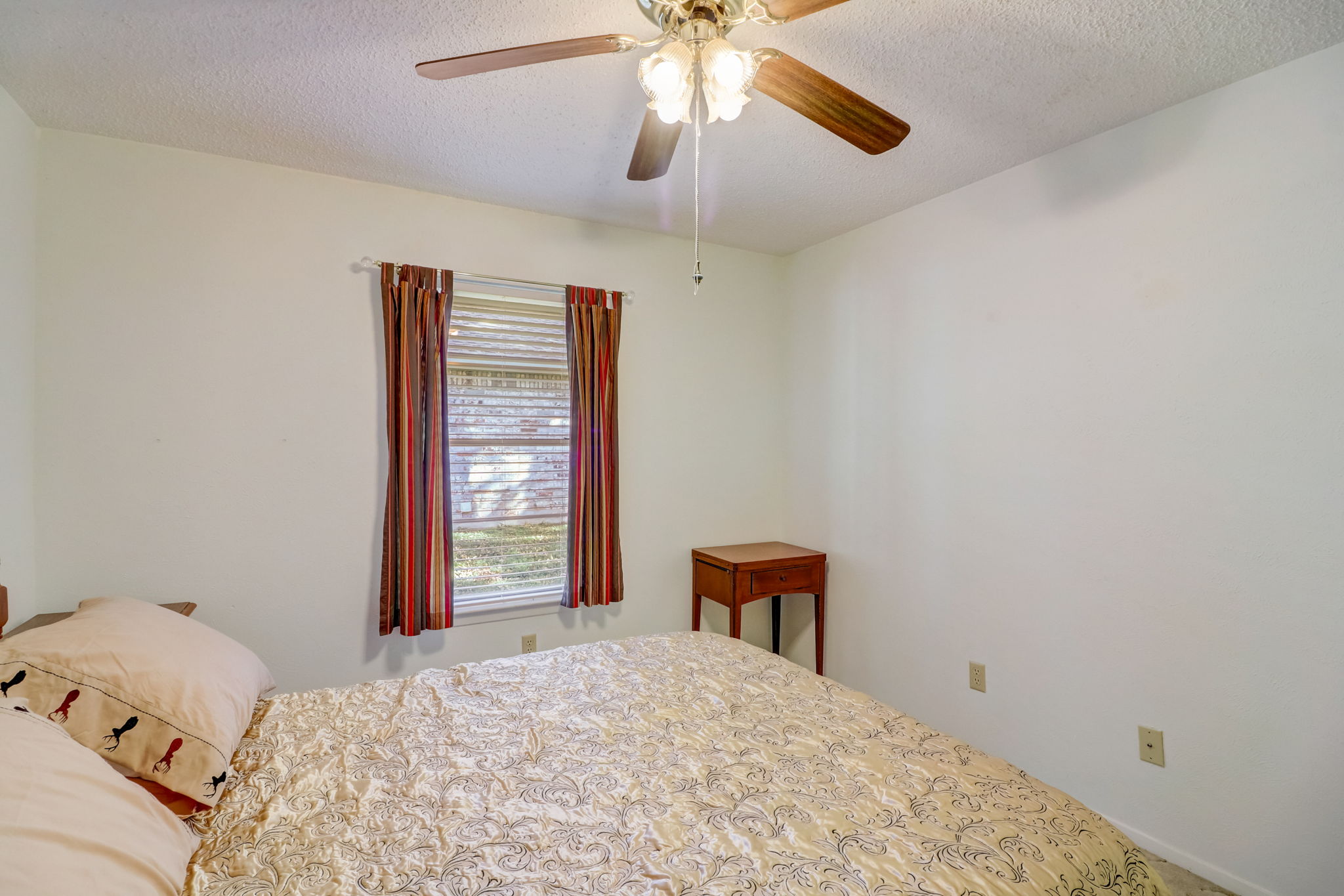 Lansdowne Dr-017