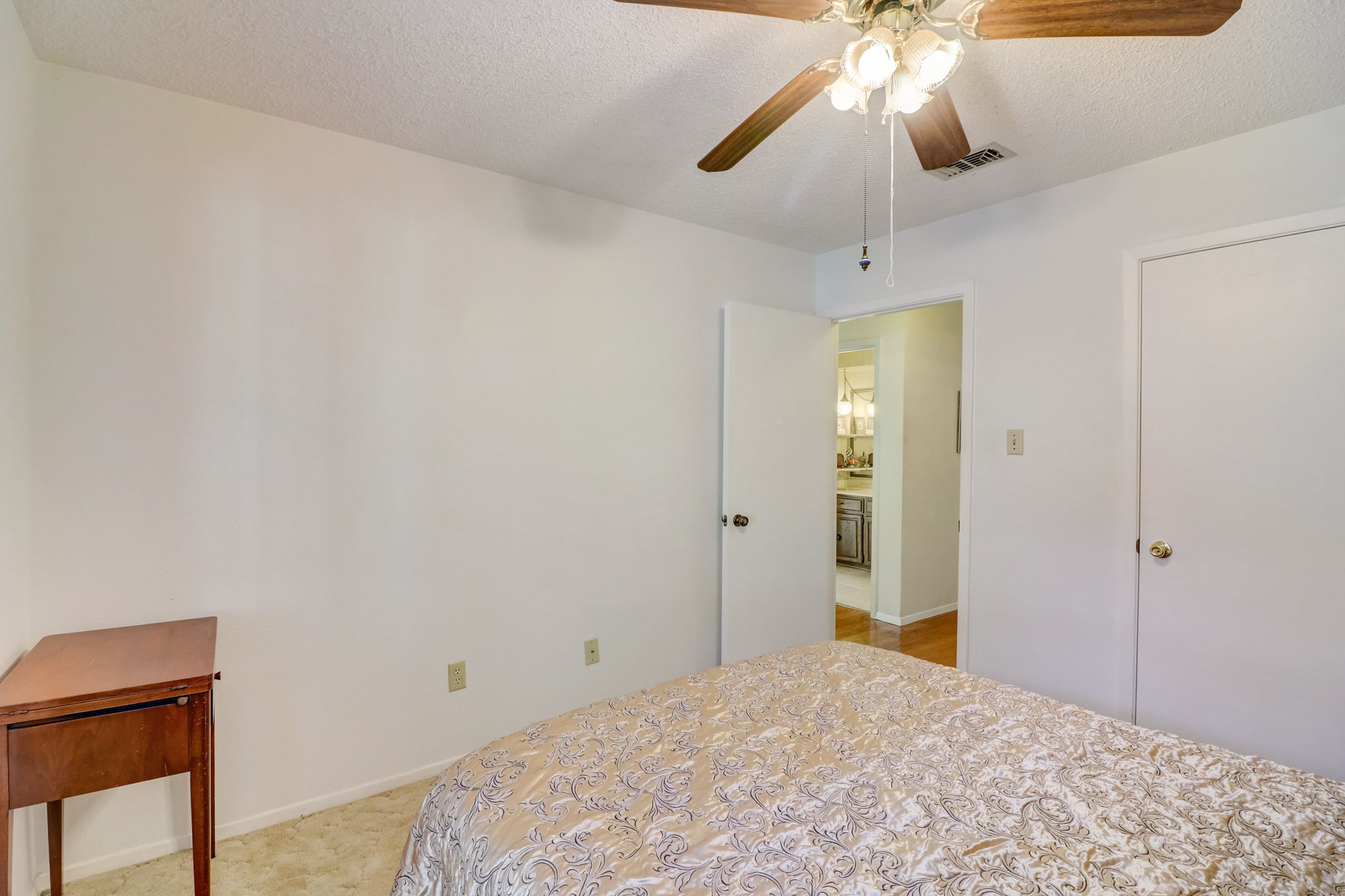 Lansdowne Dr-016