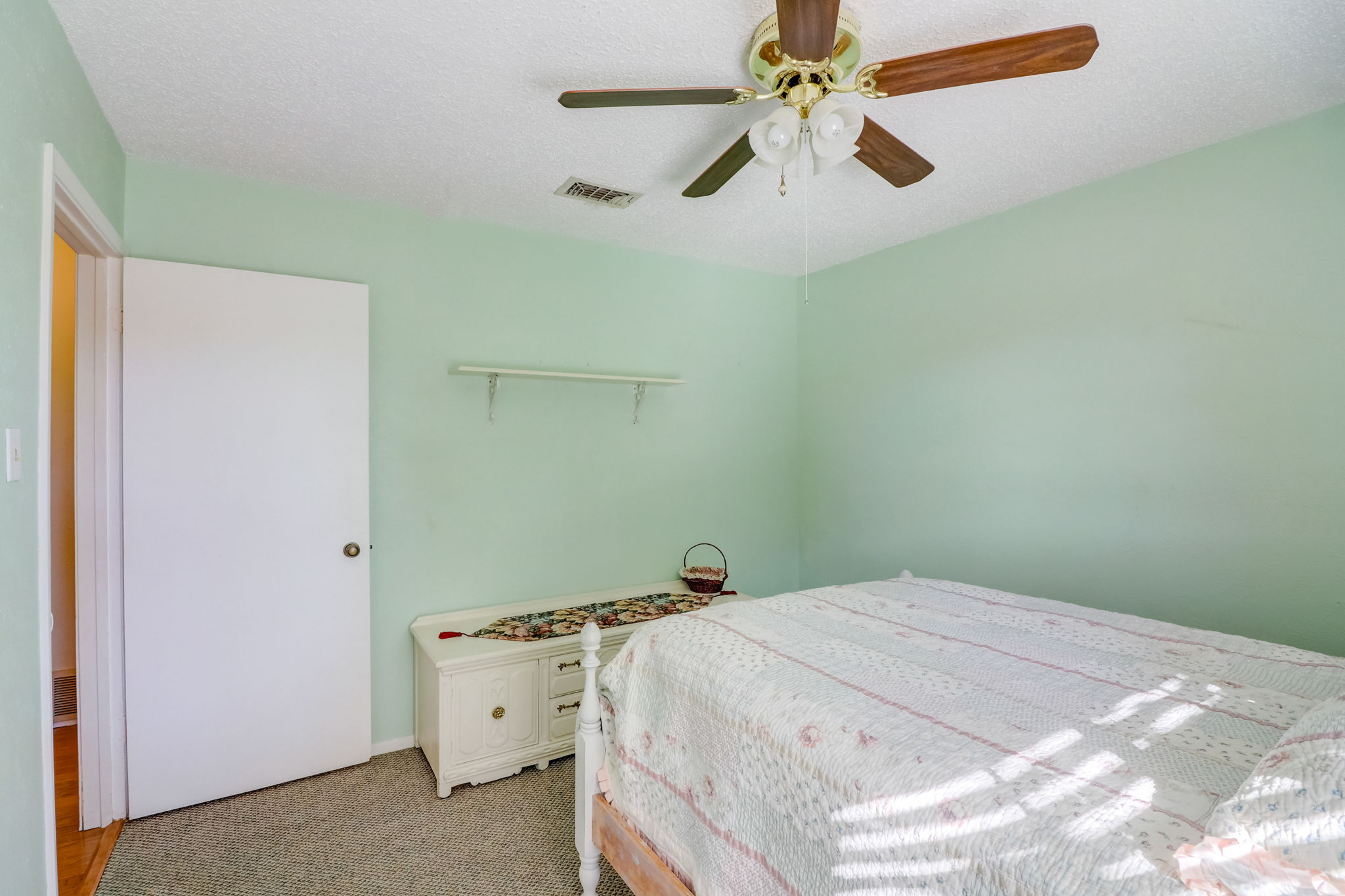 Lansdowne Dr-021