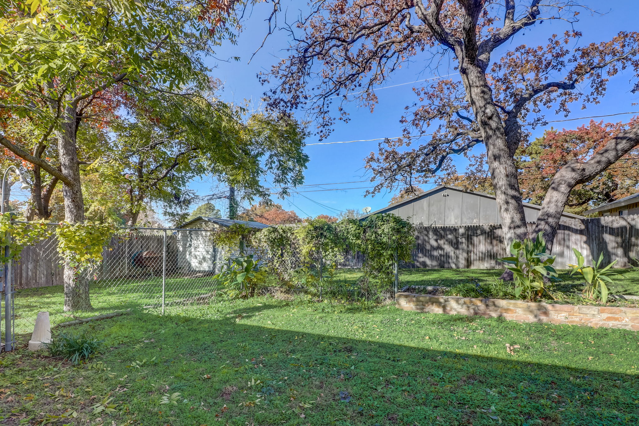 Lansdowne Dr-035