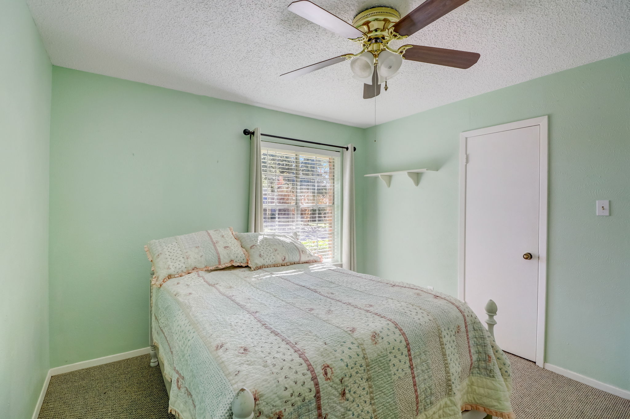 Lansdowne Dr-019