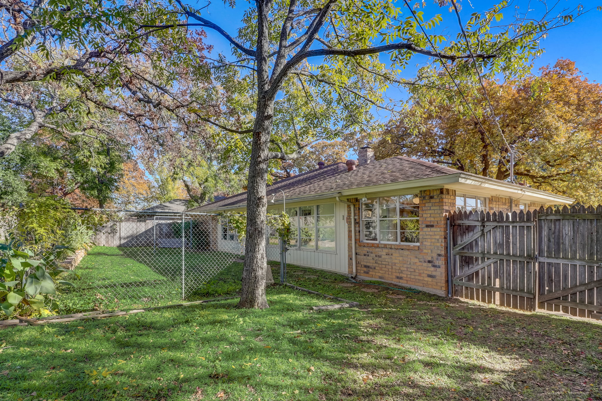 Lansdowne Dr-034
