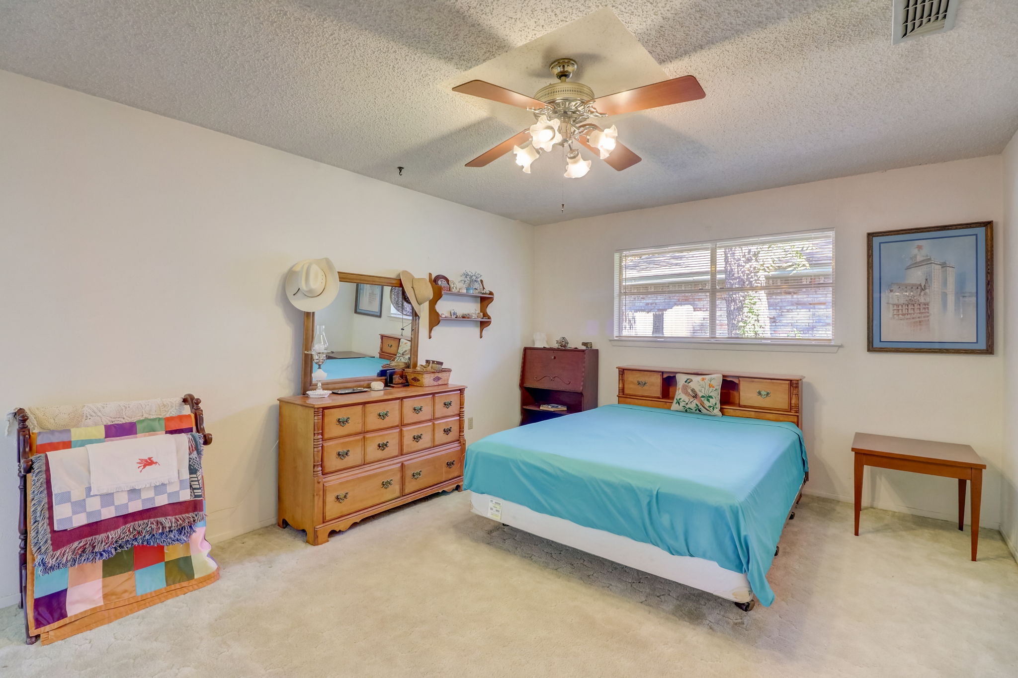 Lansdowne Dr-024