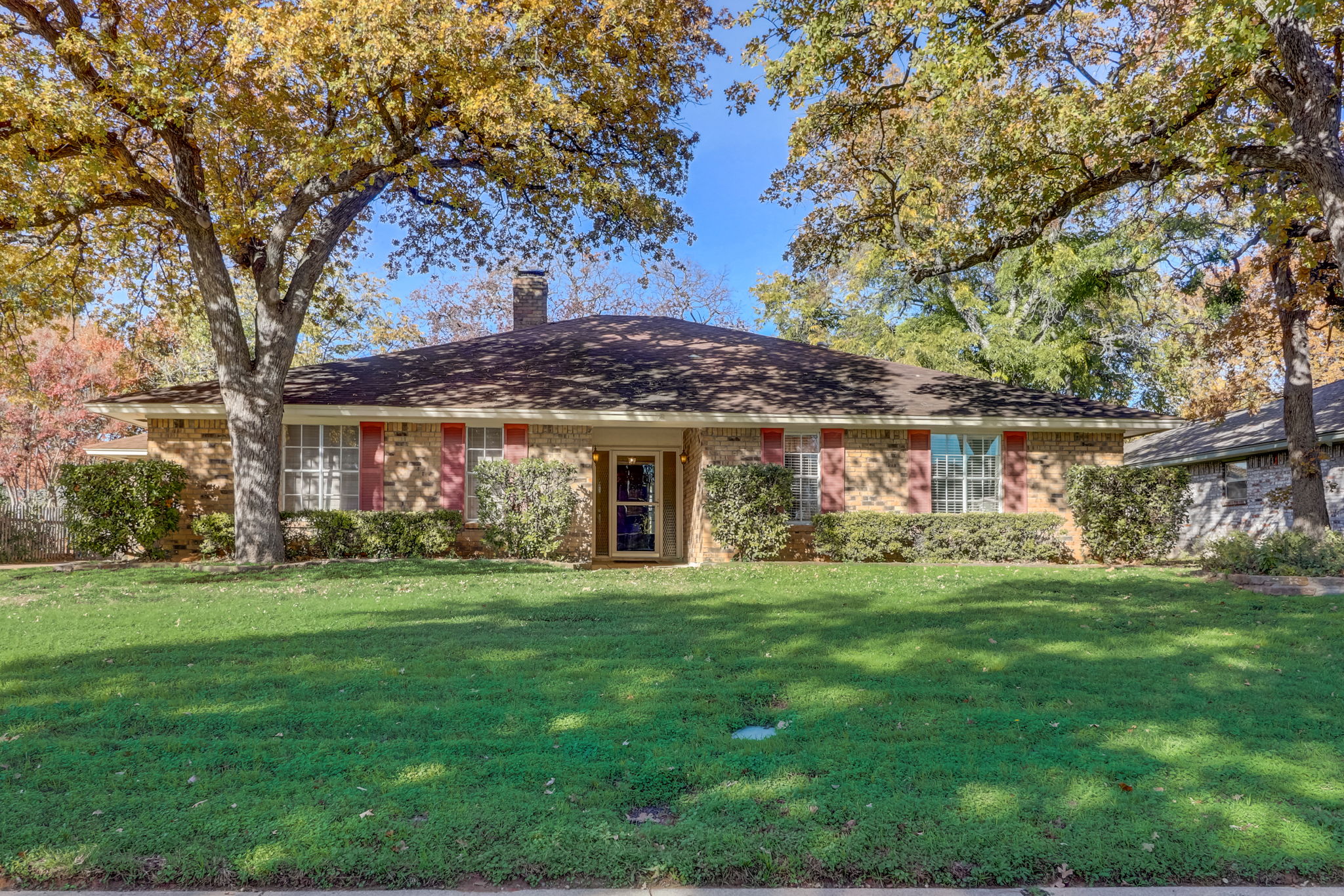 Lansdowne Dr-003