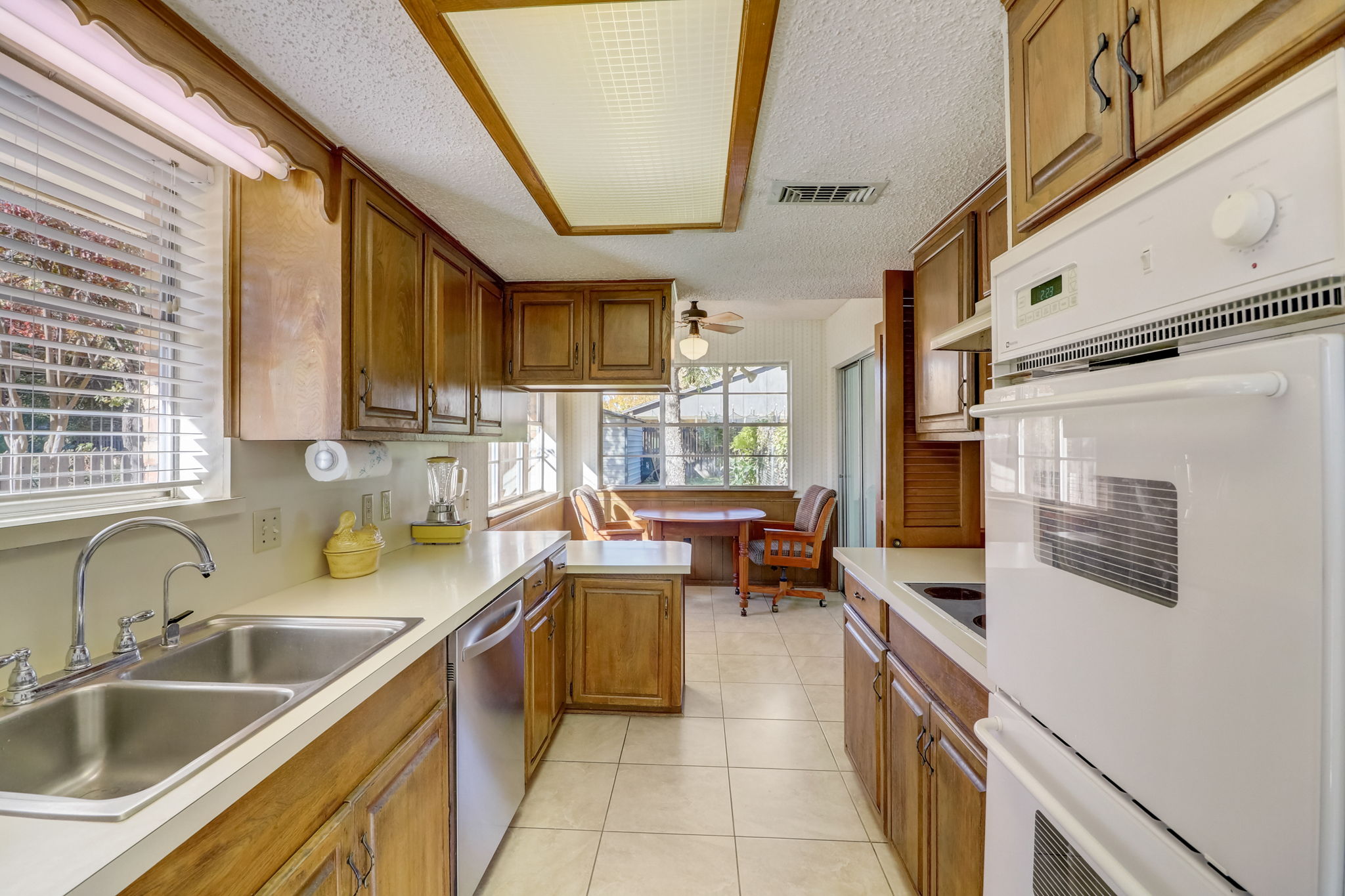 Lansdowne Dr-013