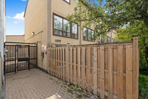 1209 Queen St E